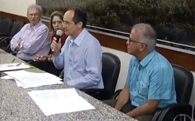 Prefeito de Montes Claros assina contrato para informatização da Saúde